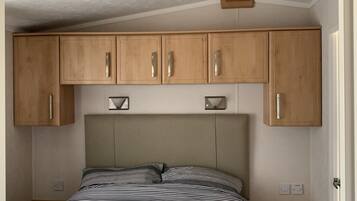 2 bedrooms, bed sheets