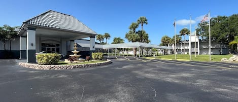 المنشأة من الخارج