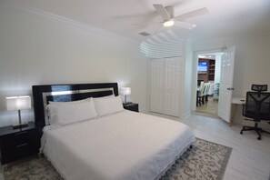 4 Schlafzimmer, Schreibtisch, Reisekinderbett, WLAN