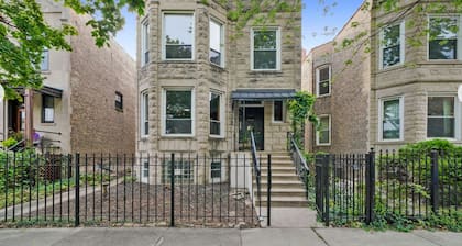 Clean, Private, Cozy Urban Oasis Chicago Greystone In Heart of Logan Square