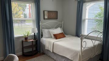 2 Schlafzimmer, Zimmersafe, Schreibtisch, Bügeleisen/Bügelbrett