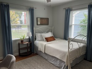 2 Schlafzimmer, Zimmersafe, Schreibtisch, Bügeleisen/Bügelbrett