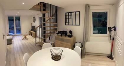 House with private garden Disneyland® Paris, Vallée village, parc des félins