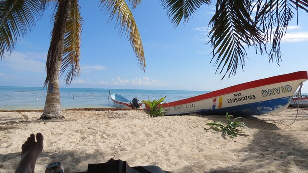 ใกล้ชายหาด, ทรายสีขาว