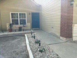 Exterior detail - Near Sea World/ Lackland AFB/ many shops and stores within minutes away (San Antonio)