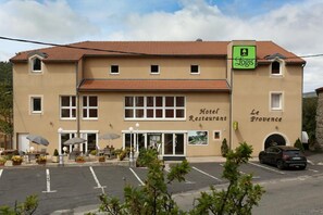 A two-story building with a sign for 'Hotel Restaurant Le Provence' and a 'Logis' sign indicating lodging facilities. - Logis Hôtel Spa Rest. le Provence (Lanarce)