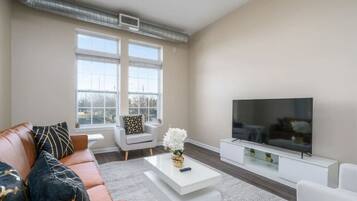 Smart TV, table tennis