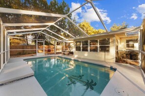 A heated pool - Pets OK! Heated Pool mins to 3 Sisters Spring! (Crystal River)