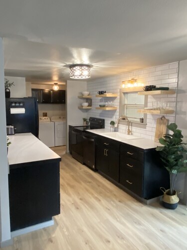 Don’t carry your luggage upstairs. Trailer parking available. Close to hot pool.