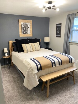 3 slaapkamers, een strijkplank/strijkijzer, gratis wifi, beddengoed
