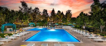 Shabby Chic Oceanside 2 Bedroom with+POOL+24/7GYM+King&2Queen beds