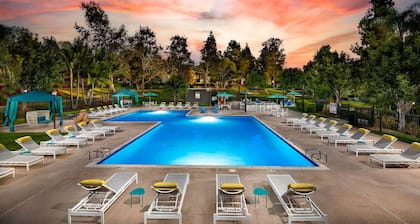 Shabby Chic Oceanside 2 Bedroom with+POOL+24/7GYM+King&2Queen beds