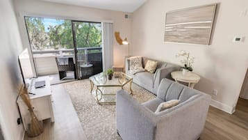 Älytelevisio, pöytäjalkapallopöytä, stereot