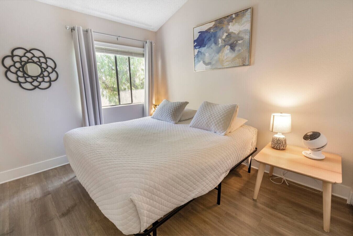 2 bedrooms, desk, iron/ironing board, travel crib