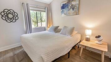 2 bedrooms, desk, iron/ironing board, travel crib