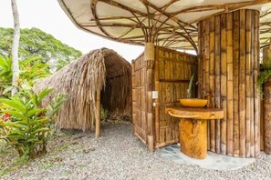 Property grounds - Romantic Cabana with view (Armenia)