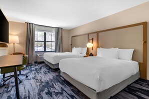 Hypo-allergenic bedding, individually decorated, desk, laptop workspace - Fairfield Inn & Suites By Marriott North Conway (North Conway)
