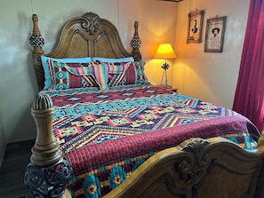 2 Schlafzimmer, Schreibtisch, Bügeleisen/Bügelbrett, kostenloses WLAN