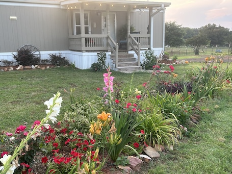 Exterior. King Bed, Pet Friendly, BBQ Pit, Fire Pit, Full Kitchen, Smart TV’s