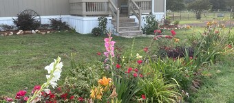 King Bed, Pet Friendly, BBQ Pit, Fire Pit, Full Kitchen, Smart TV’s