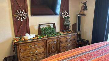 2 bedrooms, desk, iron/ironing board, free WiFi