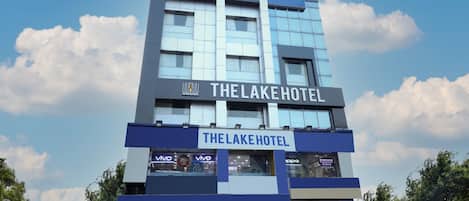 A hotel with a cafe on the ground floor and multiple floors above.
