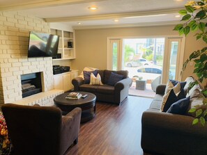 Smart TV, fireplace, books, offices