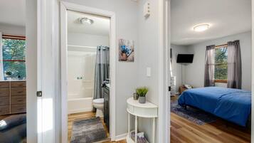 3 slaapkamers, een strijkplank/strijkijzer, reisbedje, wifi