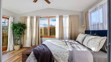 3 bedrooms, iron/ironing board, travel cot, WiFi