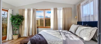 Natures Retreat! Renovated with Quiet Pond Views!