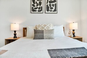 1 habitación, escritorio, tabla de planchar con plancha y wifi