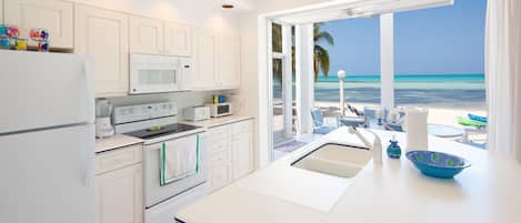 Casa de campo, 2 camas Queen, terraço, vista para o oceano | Cozinha privada | Geladeira, micro-ondas, fogão, cooktop