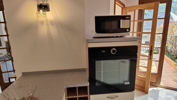 Coffee/tea maker, microwave, oven, stovetop
