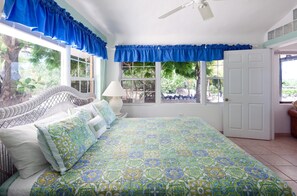 5 bedrooms, free WiFi, bed sheets - Sea Grape (North Side)