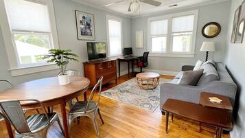 Smart TV, computer monitors