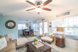 Smart TV, printers - Luxury Beach House, Private Salt Pool. Walk to the Beach (Palm Coast)