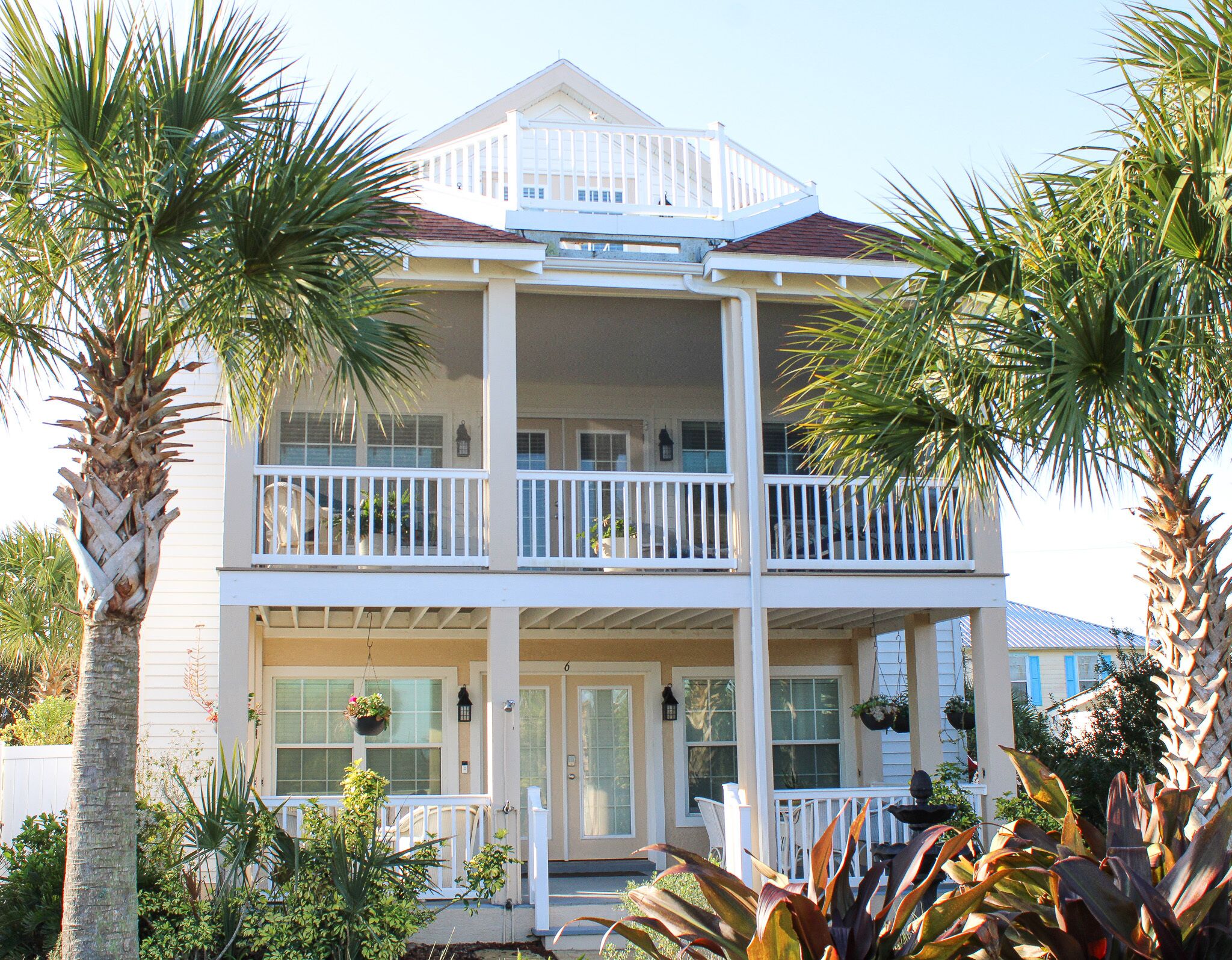 Luxury Beach House,700 step to the beach with Heated Salt Pool.No roads to cross