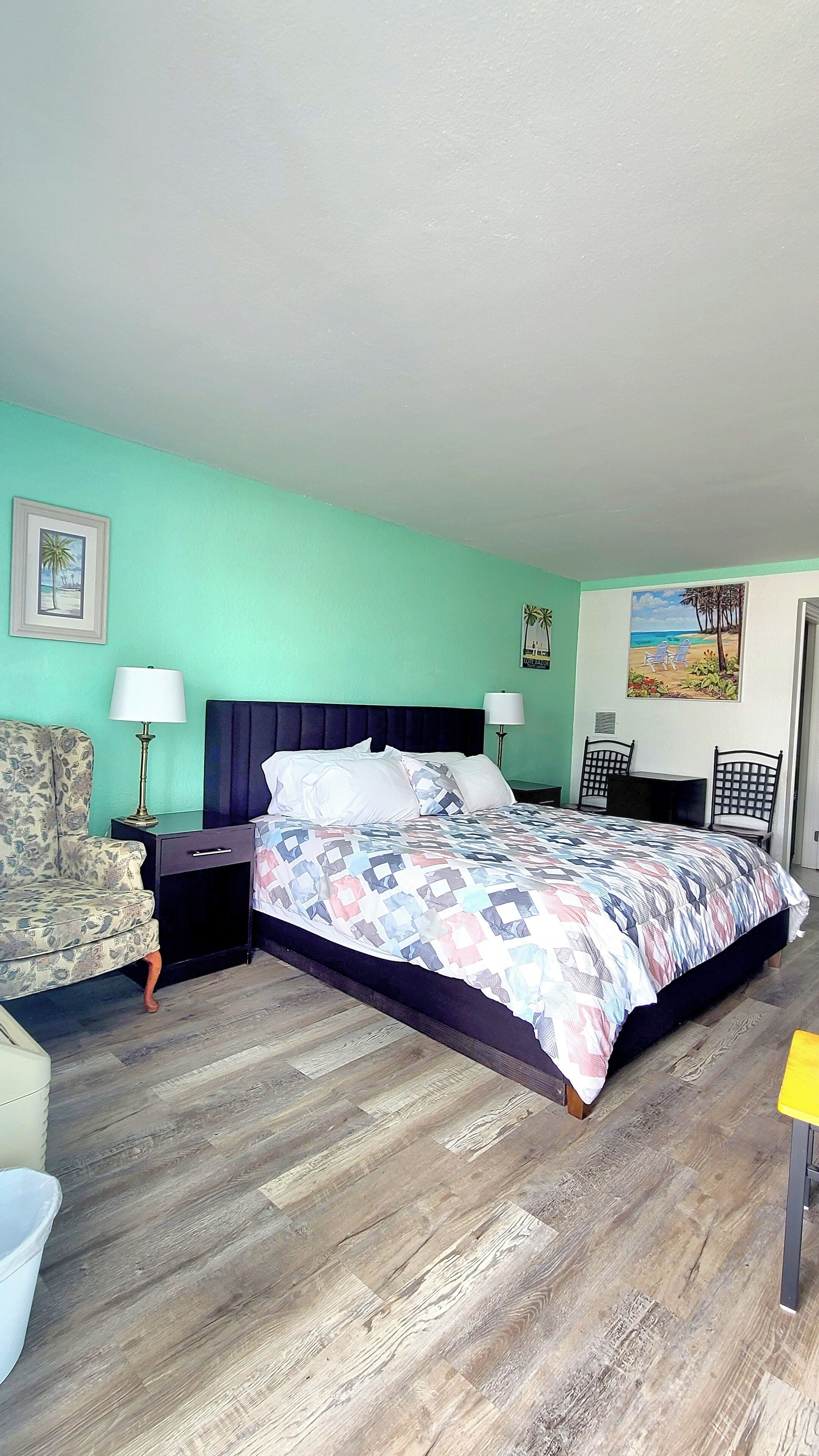 king room | down duvets, free wifi, bed sheets