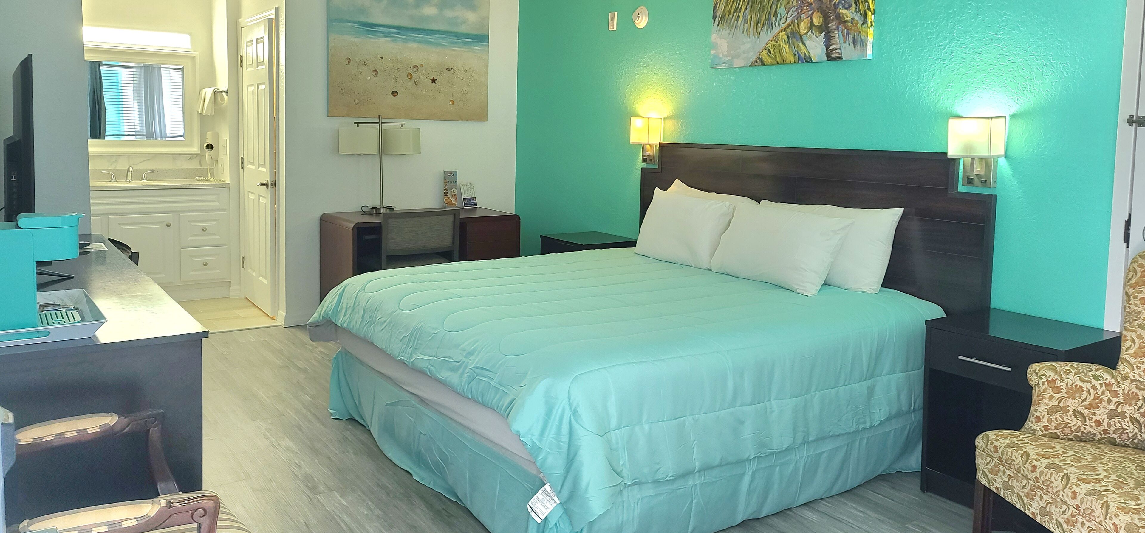 king room | down duvets, free wifi, bed sheets