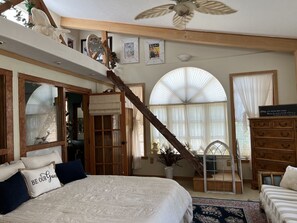 3 bedrooms, desk, free WiFi, bed sheets