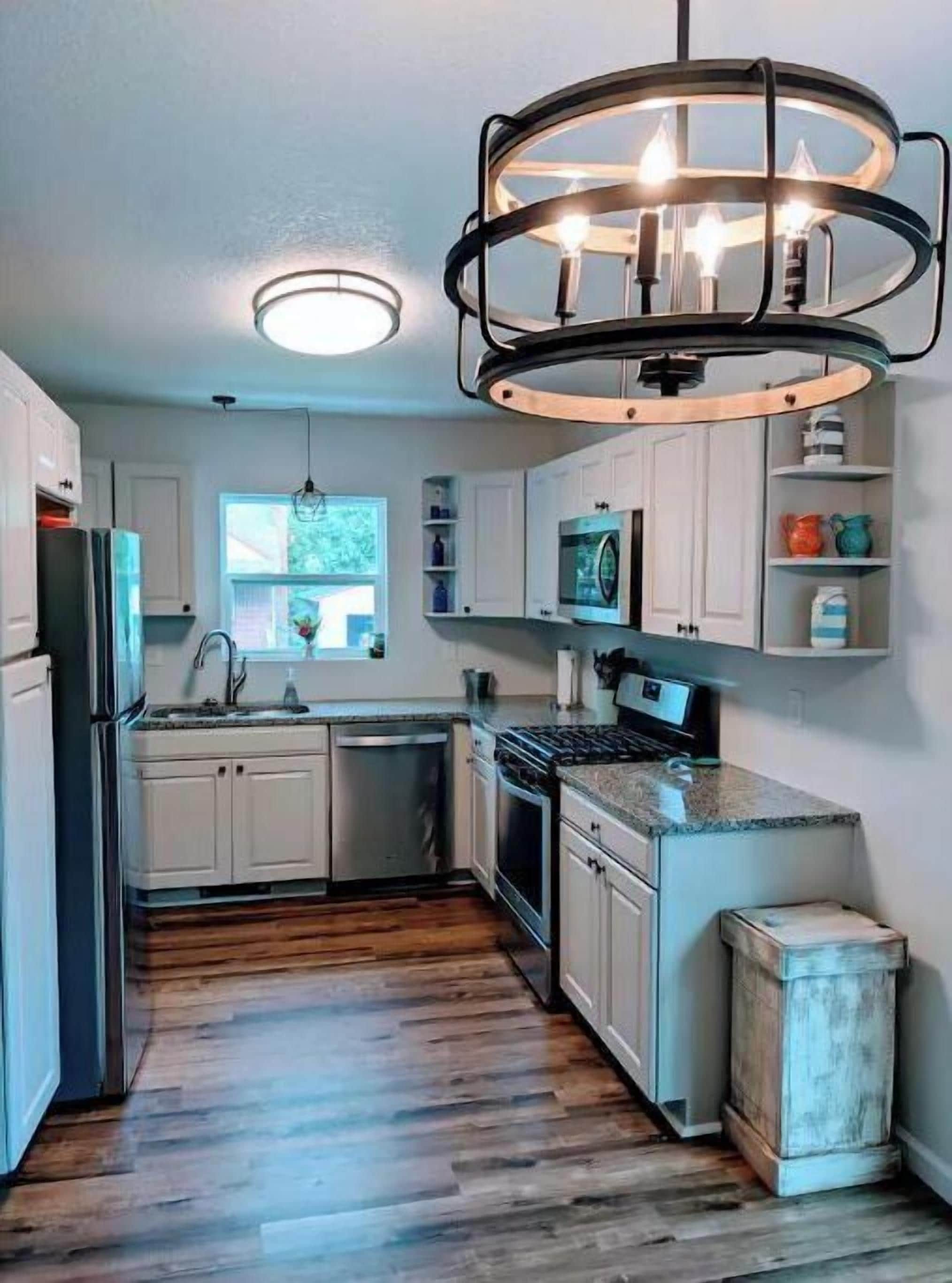 Frigorífic, microones, forn i placa de cuina 