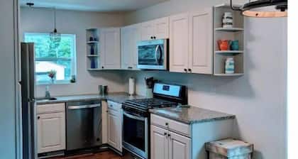 3 Bedroom 5 Minutes from Torch Lake/15 From Shanty Creek
