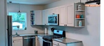 3 Bedroom 5 Minutes from Torch Lake/15 From Shanty Creek