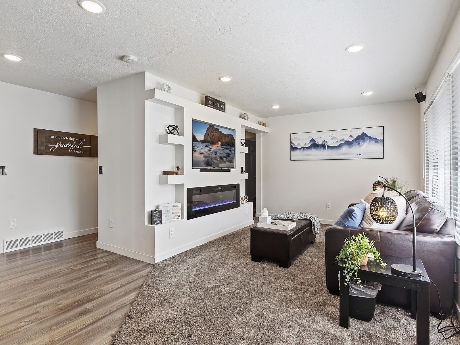 Brand New fully Remodeled modern Upstairs!!