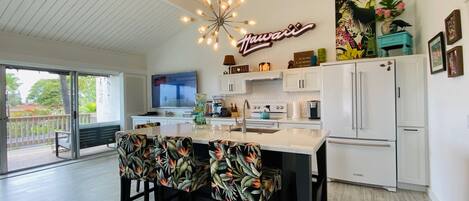 Refrigerador, microondas, horno y parrilla de estufa