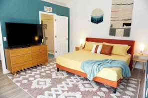 3 bedrooms, desk, iron/ironing board, travel cot