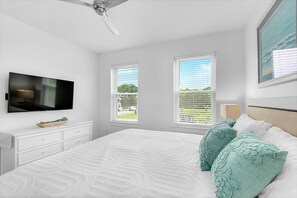 6 bedrooms, iron/ironing board, free WiFi, bed sheets