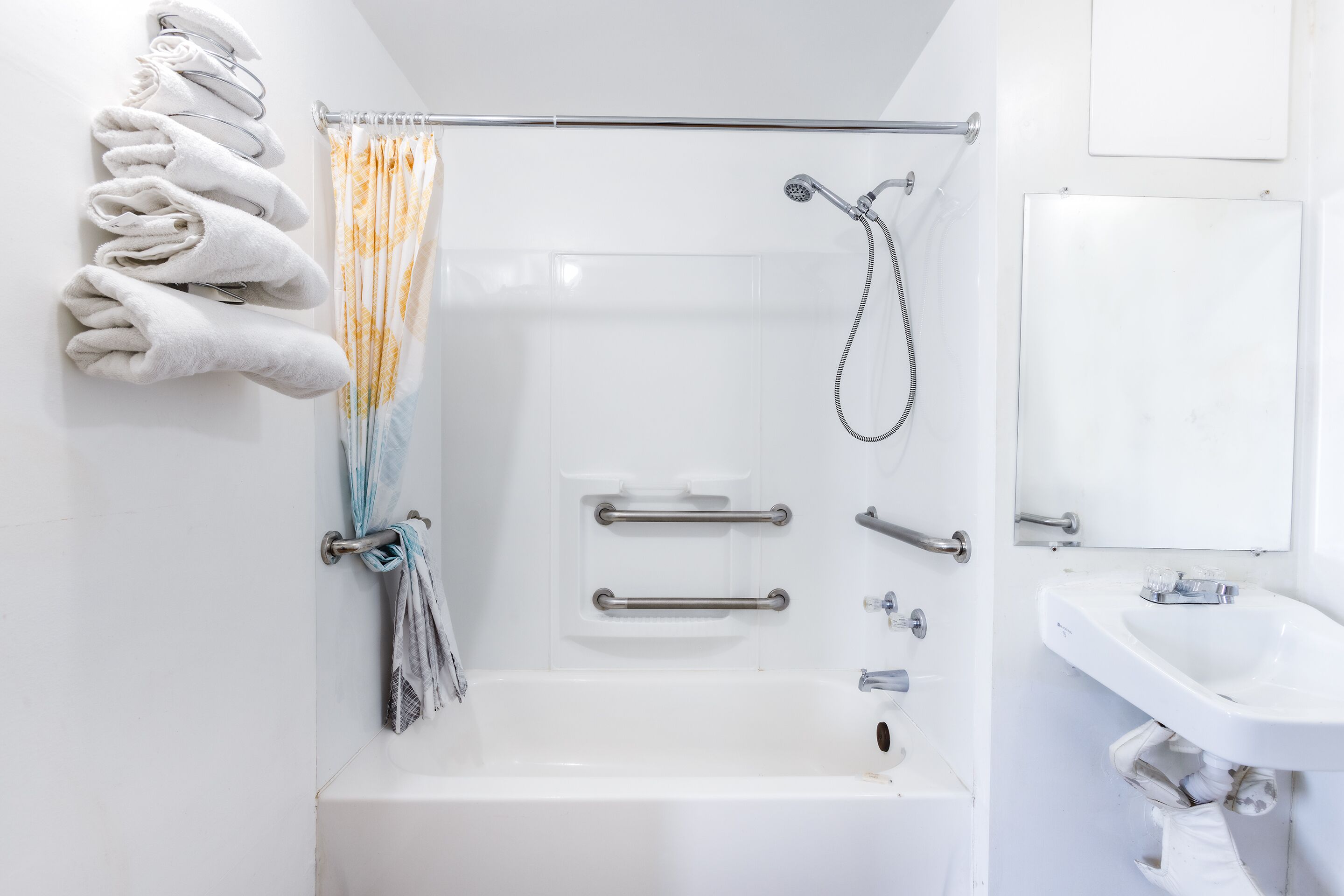 Room, 1 Queen Bed, Accessible | Bathroom