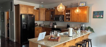 Stay in the heart of historic Jacksonville at Selah House. Walk to Britt Festival, restaurants, wine tasting, shops, and downtown in minutes. Features luxury Saatva mattresses, a spa-like primary suite, garage parking, and a covered balcony.