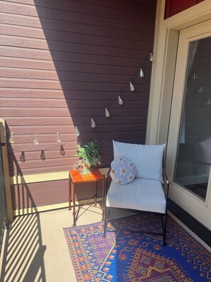 Terrace/patio - Stay in the heart of historic Jacksonville at Selah House. Walk to Britt Festival, restaurants, wine tasting, shops, and downtown in minutes. Features luxury Saatva mattresses, a spa-like primary suite, garage parking, and a covered balcony. (Jacksonville)